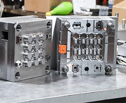 What are the types of injection molds